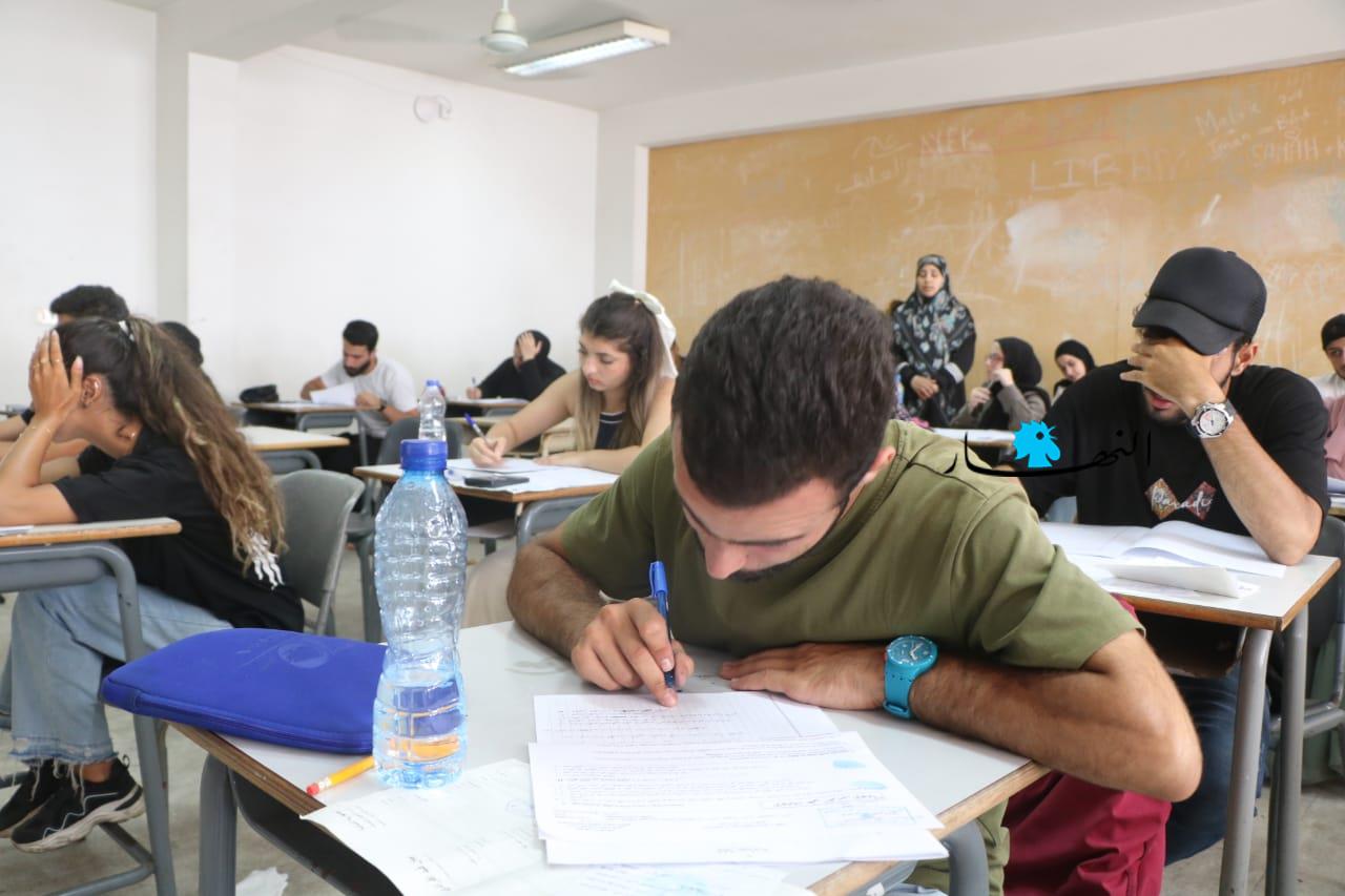 قصص طلاب الامتحانات الرسمية في الجنوب: تعليم متعثر وتخوف من القصف الإسرائيلي... فهل المراكز آمنة؟